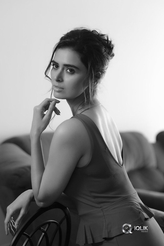 Meenakshi-Dixit